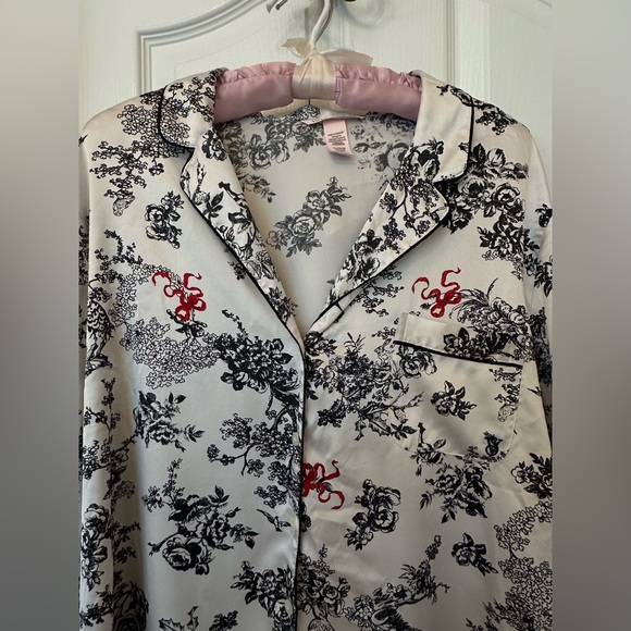NWOT Victoria’s Secret Satin Pajama Set - Picture 5 of 7